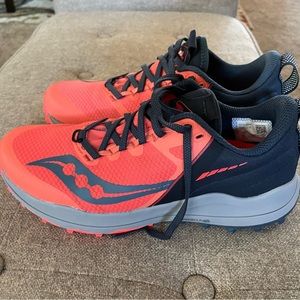 Saucony Xodus Ultra Trail Shoe Women Size 8.5